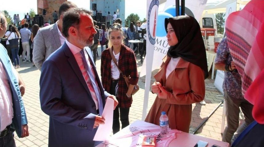 &Uuml;niversite &Ouml;ğrencileri Oryantasyon Etkiliğinde Buluştu