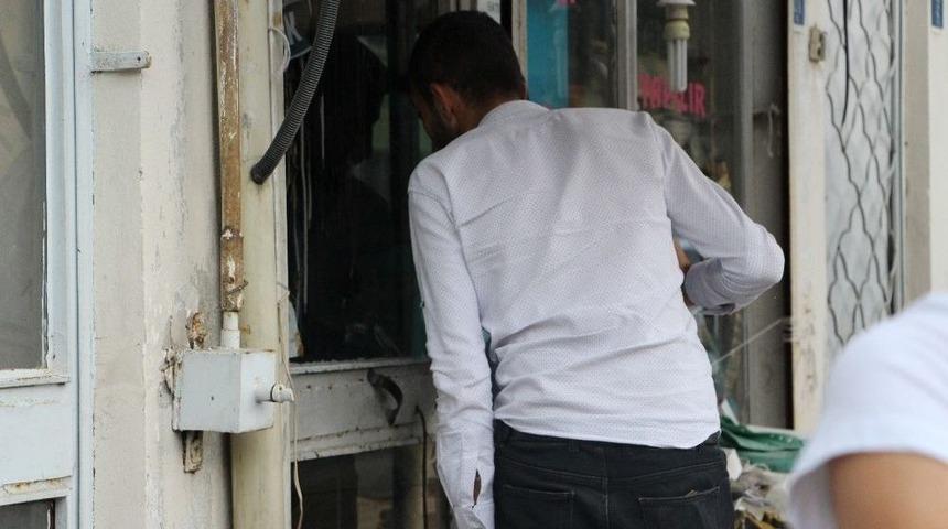 İş Yerinde Bı&ccedil;aklı Saldırıya Uğrayan Ayakkabı Tamircisi Ağır Yaralandı