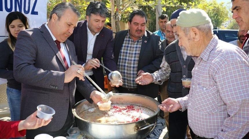 Başkan &Ccedil;er&ccedil;i, Barbaros&rsquo;ta Aşure İkram Etti