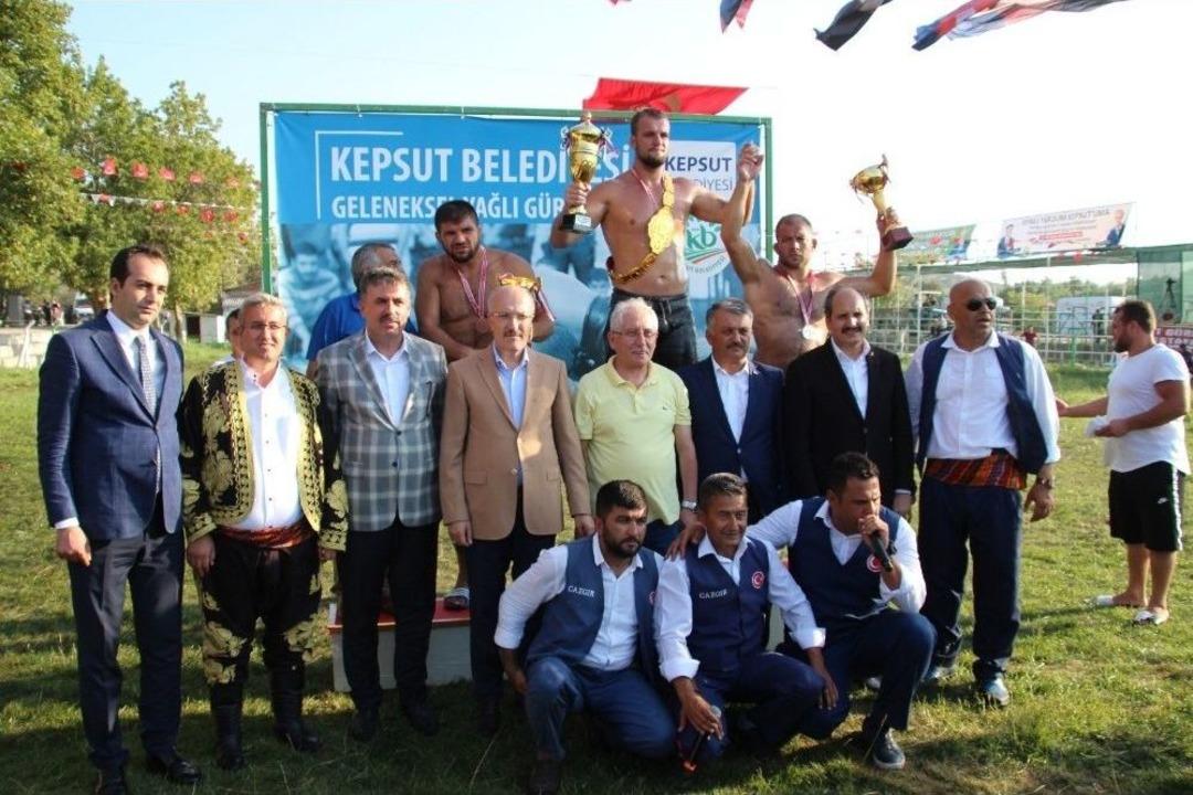 Kepsut&rsquo;ta Yağlı G&uuml;reşler Nefes Kesti