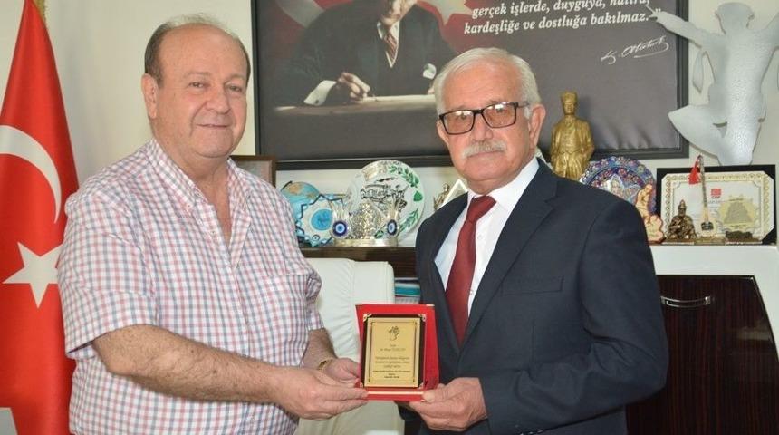 Aydın Kafkas K&uuml;lt&uuml;r Derneği&rsquo;nden Başkan &Ouml;zakcan&rsquo;a Plaket