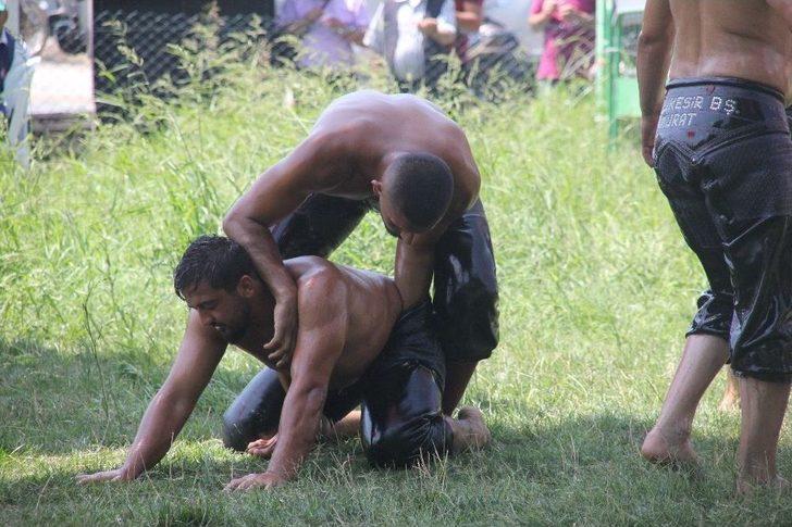 Kepsut’ta Yağlı Güreşler Nefes Kesti G3