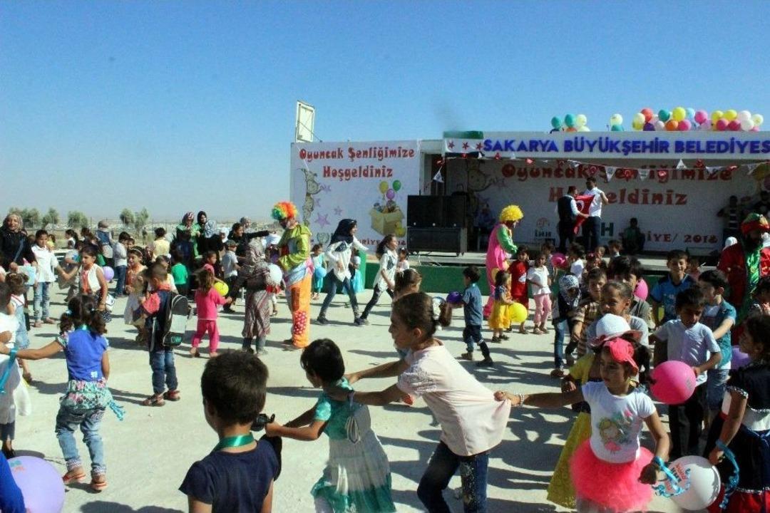 Suriye&rsquo;de Kurban Bayramı &Ouml;ncesi Oyuncak Şenliği