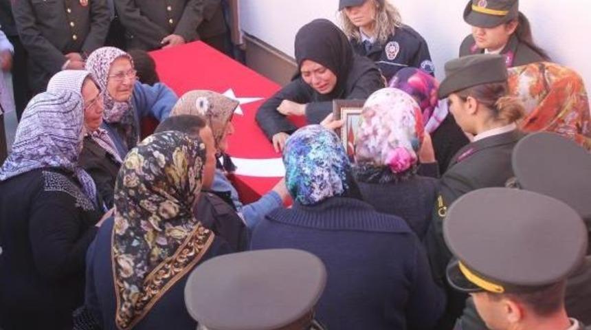 Şehit Uzman &Ccedil;avuş &Ouml;mer Doğan, Son Yolculuğuna Uğurlandı