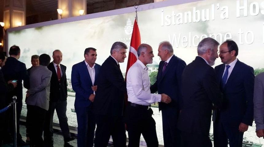 İstanbul Büyükşehir Belediye Başkanı Mevlüt Uysal Tebrikleri Kabul Etti