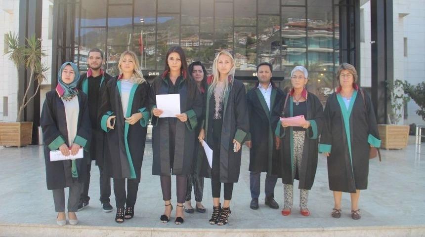 Antalya&rsquo;daki Kadına Şiddete Avukatlardan Tepki