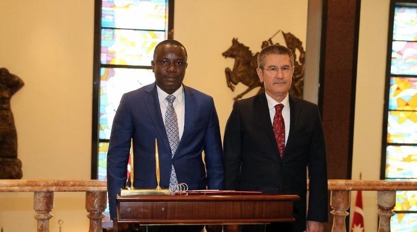 Bakan Canikli, Gana Savunma Bakanı Dominic Nıtıwul İle Bir Araya Geldi