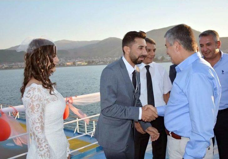 Türkiye’nin En Büyük Gölü Ve Feribotunda Nikah Töreni Yapıldı G5