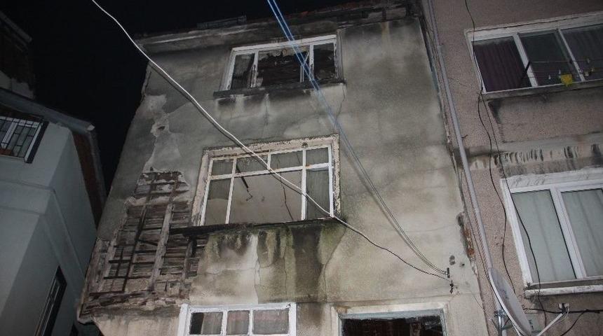 Beyoğlu&rsquo;nda Tarihi Binada &Ccedil;&ouml;kme Meydana Geldi