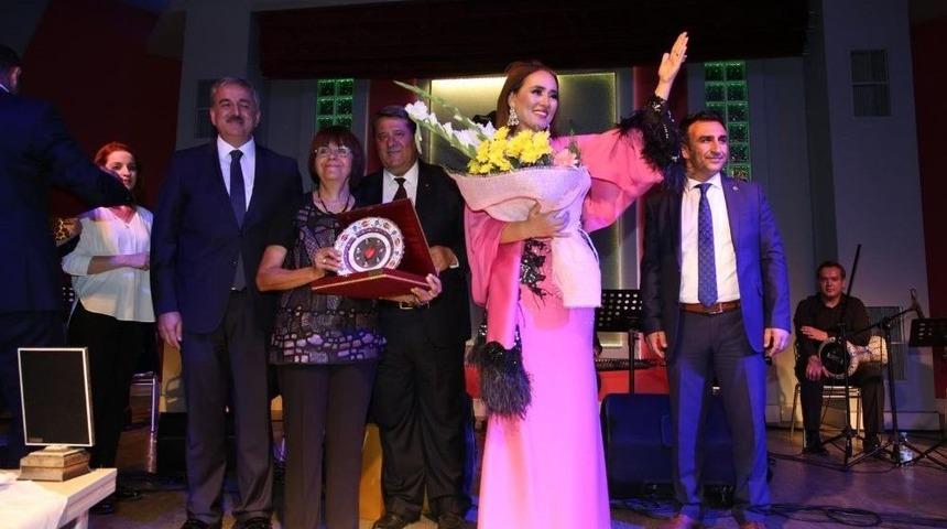 Manisa&rsquo;da Sokak Hayvanları İ&ccedil;in Konser