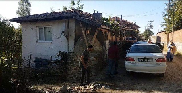 Yaşlı Kadının Bulduğu Kutu Elinde Bomba Gibi Patladı