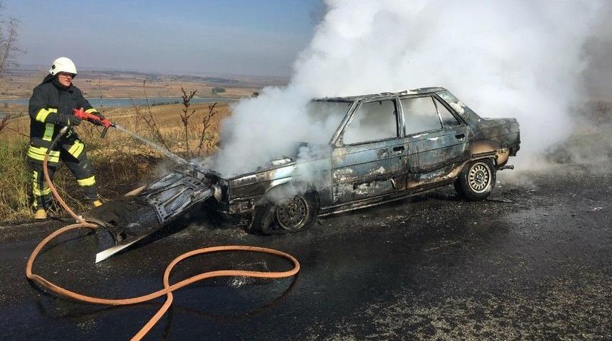 Seyir Halindeyken Alev Alan Lpg&rsquo;li Ara&ccedil; K&uuml;le D&ouml;nd&uuml;