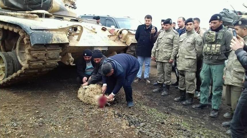 Sınırda Bekleyen Askerler İçin Kurban Kestiler