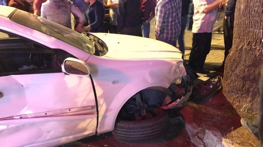 İzmir&rsquo;de Feci Kaza: 3 Yaralı