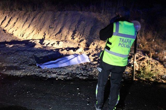 Yolun Karşısına Geçmek İsteyen Yayaya Minibüs Çarptı: 1 Ölü