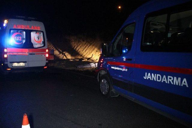 Yolun Karşısına Geçmek İsteyen Yayaya Minibüs Çarptı: 1 Ölü