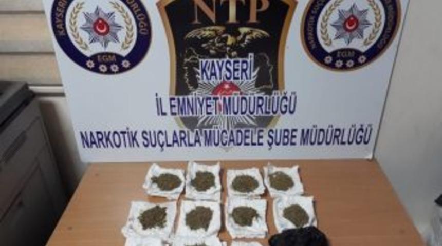 Kayseri Polisi Uyuşturucuya Ge&ccedil;it Vermiyor: 142 Gram Bonzai Ele Ge&ccedil;irildi
