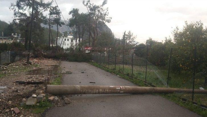 Antalya’da Şiddetli Fırtına Ve Hortum G4