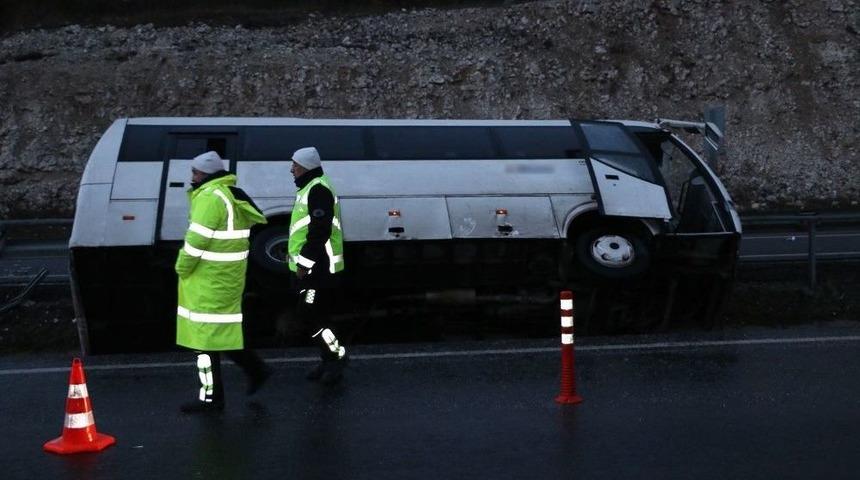 Beşiktaş Taraftarını Taşıyan Otobüs Devrildi: 8 Yaralı