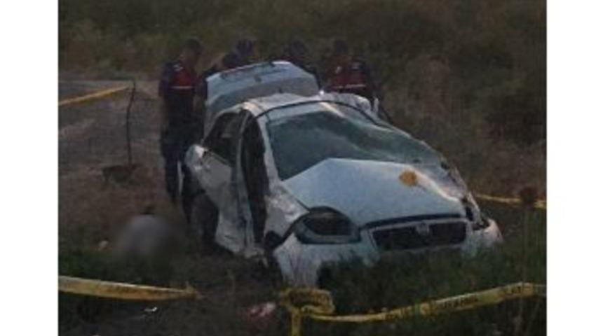 Otomobil Bariyerlere Çarptı: 1 Ölü, 3 Yaralı