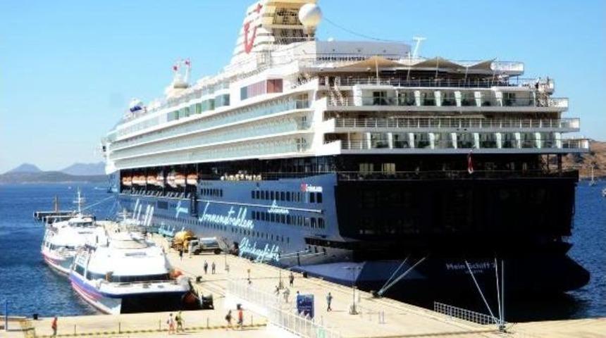 Mein Schiff 2, Bodrum'a 11'inci Seferini Ger&ccedil;ekleştirdi