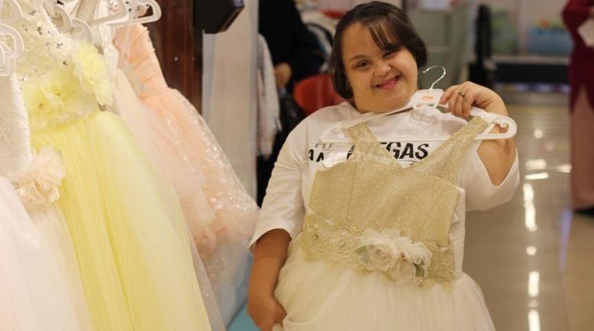 Dovn Sendromlu &Ccedil;ocuğun Bayramlık Sevinci Duygulandırdı