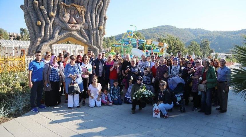 Engelliler, Kuşadası&rsquo;nda Dolu Dolu Bir Tatil Ge&ccedil;irdi