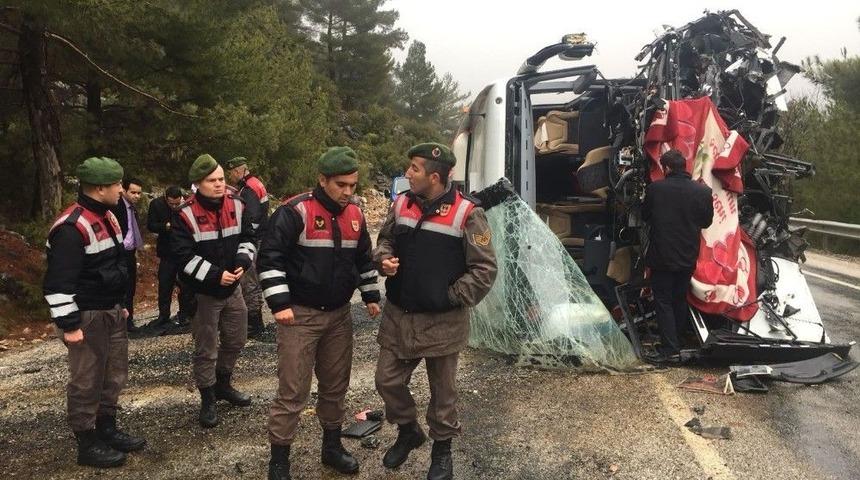 Muğla&rsquo;da Otob&uuml;s Kazası: 17 Yaralı