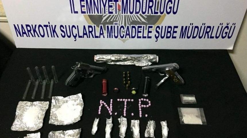 Uyuşturucu Tacirlerine Şafak Operasyonu: 10 G&ouml;zaltı