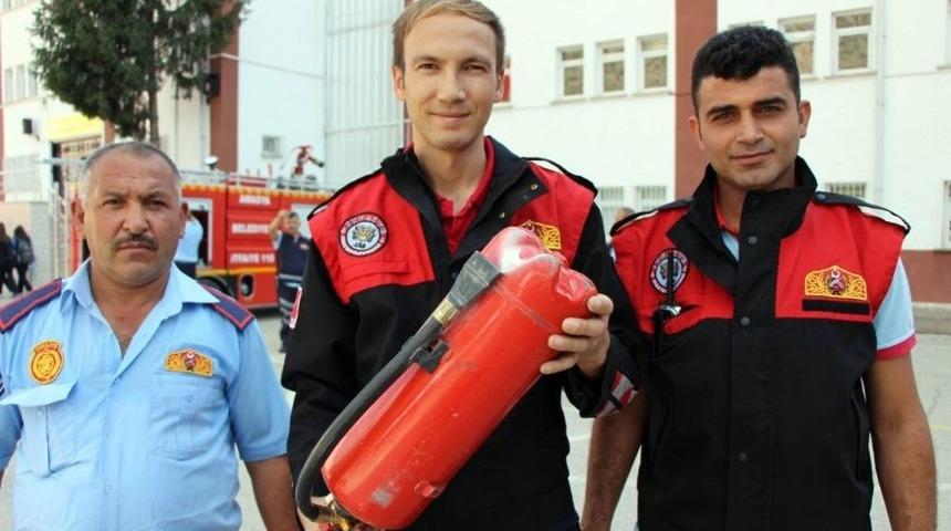 Yangın T&uuml;p&uuml;n&uuml; Kullanmadan &Ouml;nce Bir Defa Ters &Ccedil;evirin