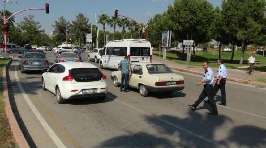 Festival Yolunda Ş&uuml;pheli Ara&ccedil; Paniği