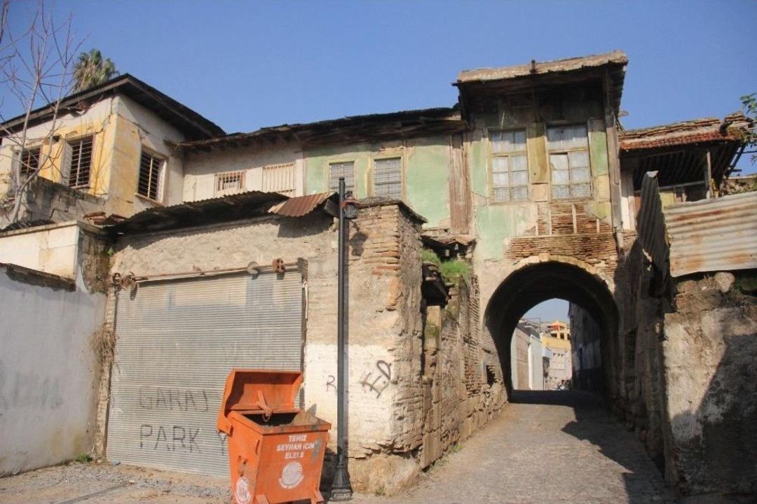 700 Yıllık Musa Balı Konağı Yıkılmak &Uuml;zere