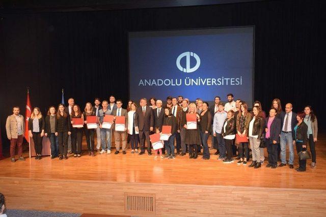 Akadema Ders Tamamlama Belgeleri Takdim Edildi