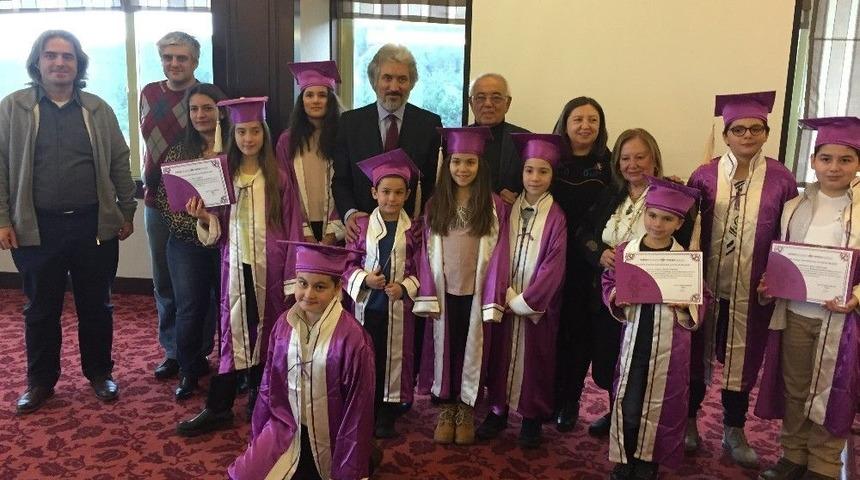 Maltepe &Ccedil;ocuk &Uuml;niversitesi &Uuml;&ccedil;&uuml;nc&uuml; D&ouml;nem Mezunlarını Verdi