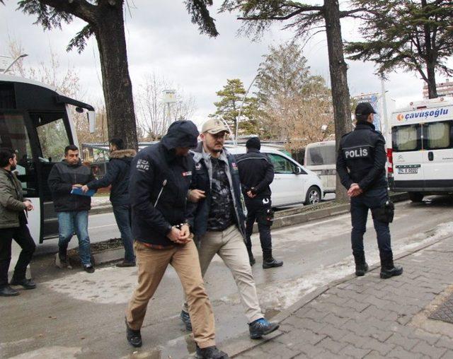 Fetö’den Gözaltına Alınan 14 Asker Adliyeye Sevk Edildi