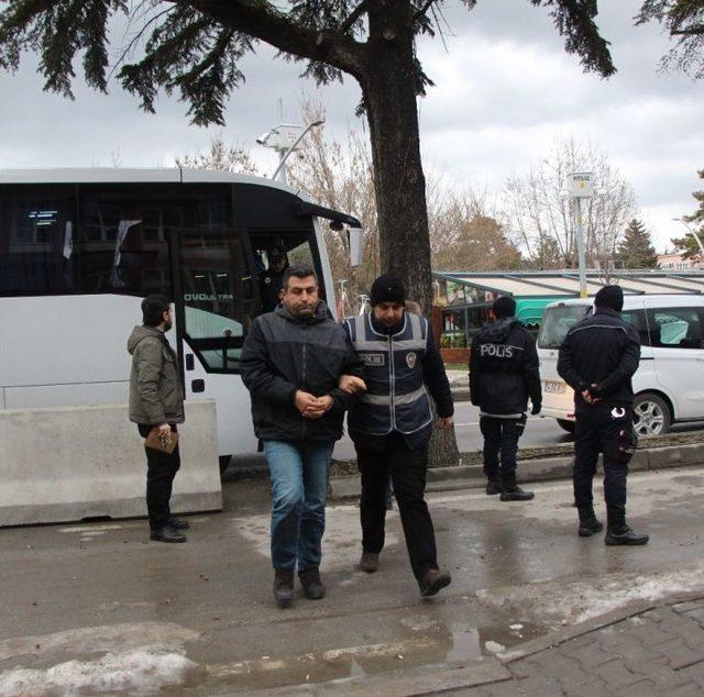 Fetö’den Gözaltına Alınan 14 Asker Adliyeye Sevk Edildi