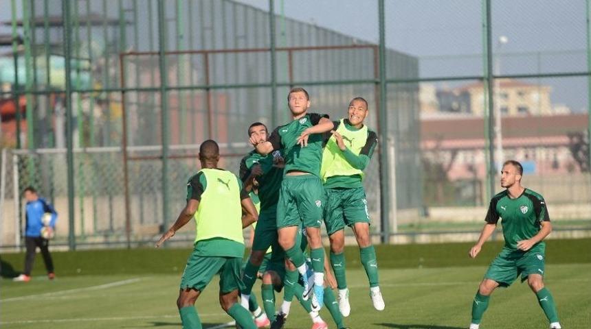 Bursaspor&rsquo;da Hazırlıklar S&uuml;r&uuml;yor