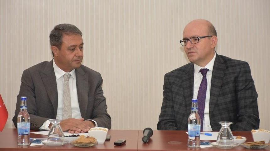 Vali Şıldak, Mak&uuml;&rsquo;de