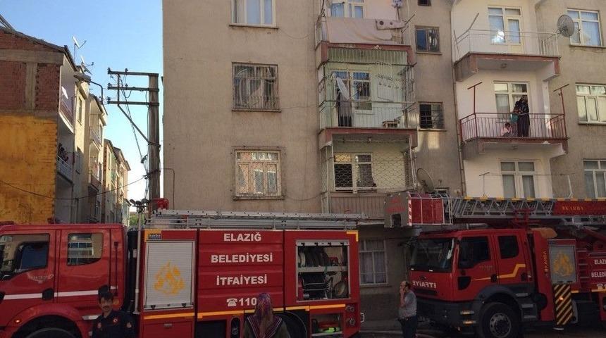 Elazığ&rsquo;da &Ccedil;atı Yangını