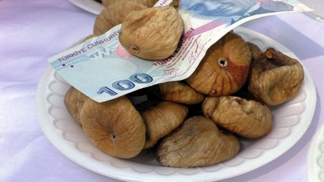 Sezonun İlk Organik Kuru İncirini Kilosu 100 Tl&rsquo;den Vali K&ouml;şger Satın Aldı