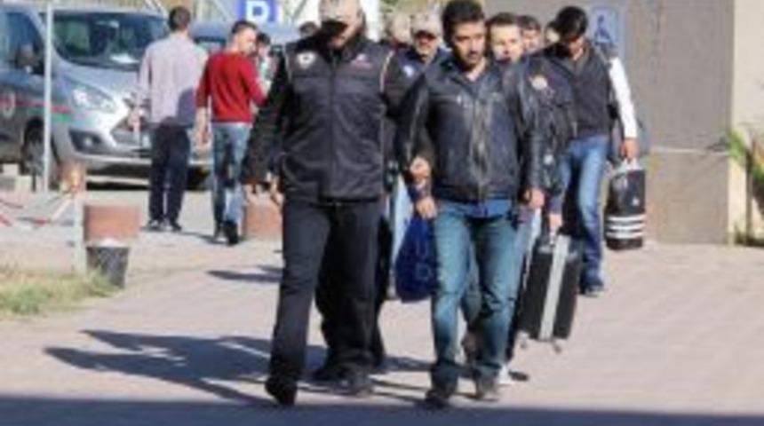 Sivas&rsquo;ta Fet&ouml;&rsquo;den 5 Asker Tutuklandı