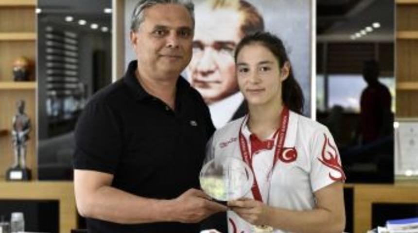 Muratpaşa&rsquo;nın Altın Kızına Kutlama