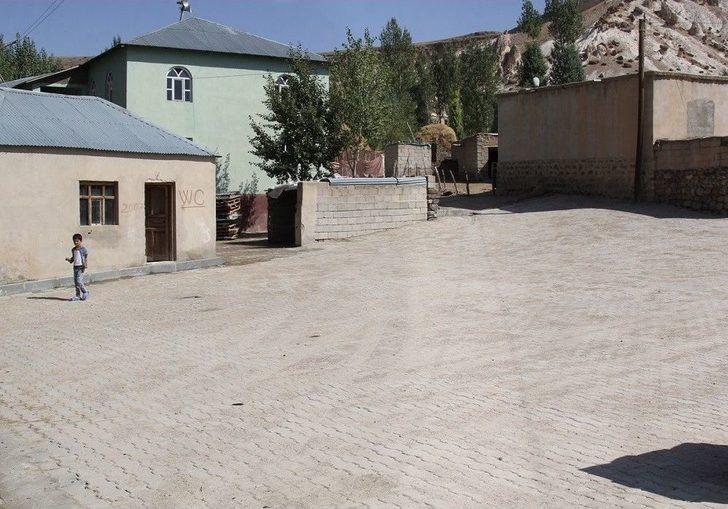 Başkale Belediyesi Asfalt Ve Parke Çalışmalarına Devam Ediyor G5