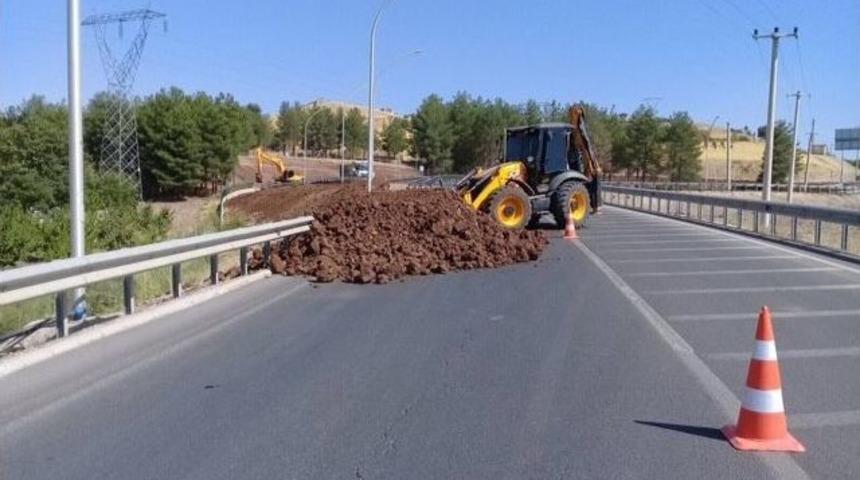 Kocaeli B&uuml;y&uuml;kşehir&rsquo;den Diyarbakır-silvan Yoluna &Ccedil;evre D&uuml;zenlemesi
