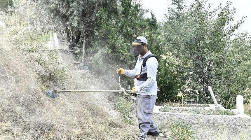 Mamak&rsquo;ta Mezarlık Temizliği