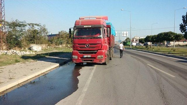 Kamyonla Otomobil Çarpıştı: 3 Yaralı 1