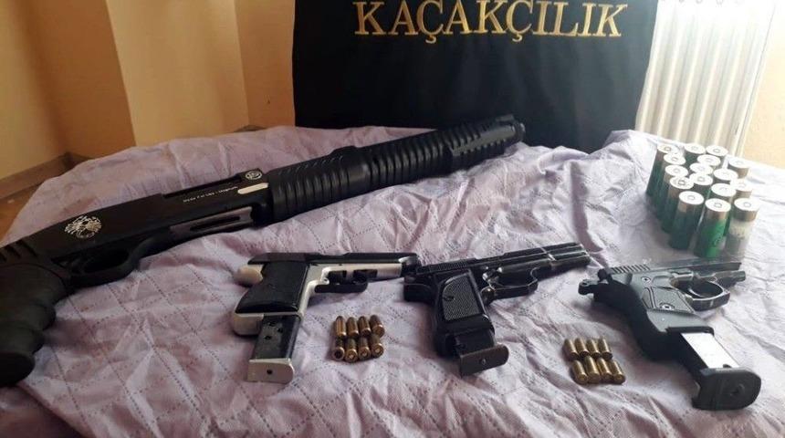 Esenyurt&rsquo;ta Sahte İ&ccedil;ki &Uuml;retilen Depoya Baskın: 3 G&ouml;zaltı