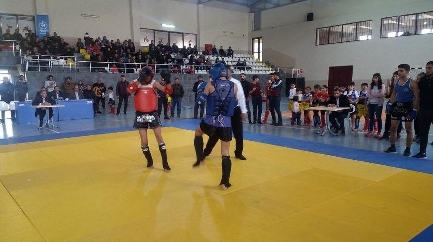 Muay Thai İl Se&ccedil;meleri Besni&rsquo;de Yapıldı