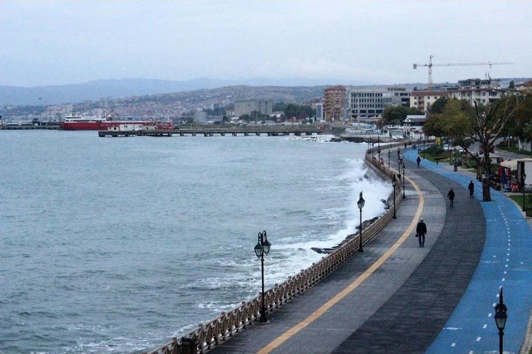 Marmara&rsquo;da Deniz Ulaşımına Fırtına Engeli