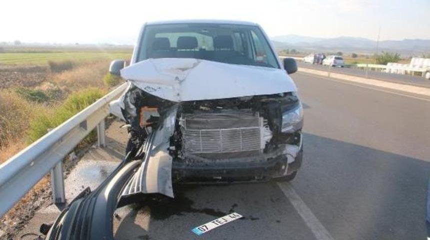 Hurdaya D&ouml;nen Kamyonetten Sağ &Ccedil;ıktılar